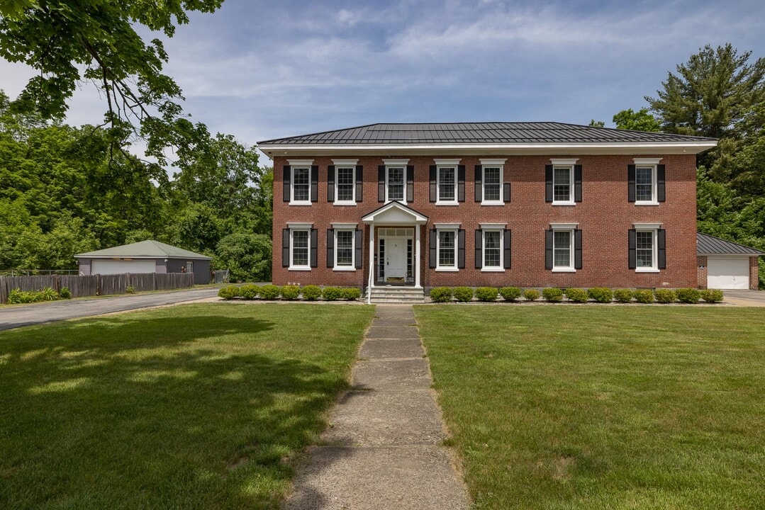 9 Forest St in Exeter, NH - Building Photo