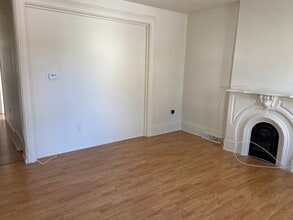 1300 6th Ave, Unit 1 in Watervliet, NY - Foto de edificio - Building Photo