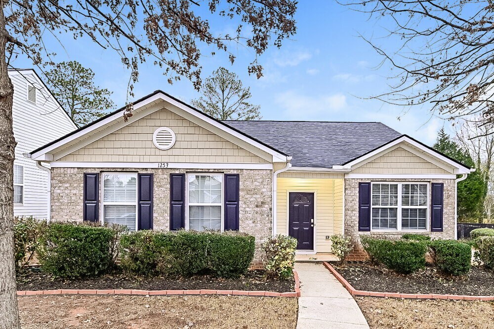 1253 Winwood Dr in Mcdonough, GA - Building Photo