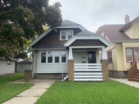 4555 N 37th St in Milwaukee, WI - Building Photo