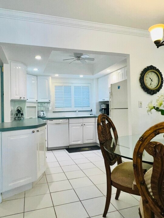 6060 S Falls Cir Dr in Lauderhill, FL - Building Photo