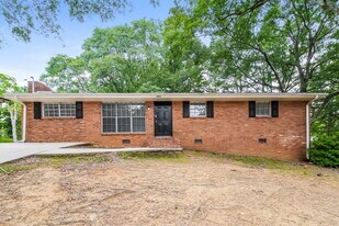 1072 Laurel Ln NW in Conyers, GA - Building Photo