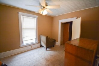 209 S Pearl St in Albert Lea, MN - Foto de edificio - Building Photo