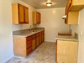 11 Squaw Peak Ln in Carson, CA - Building Photo - Building Photo