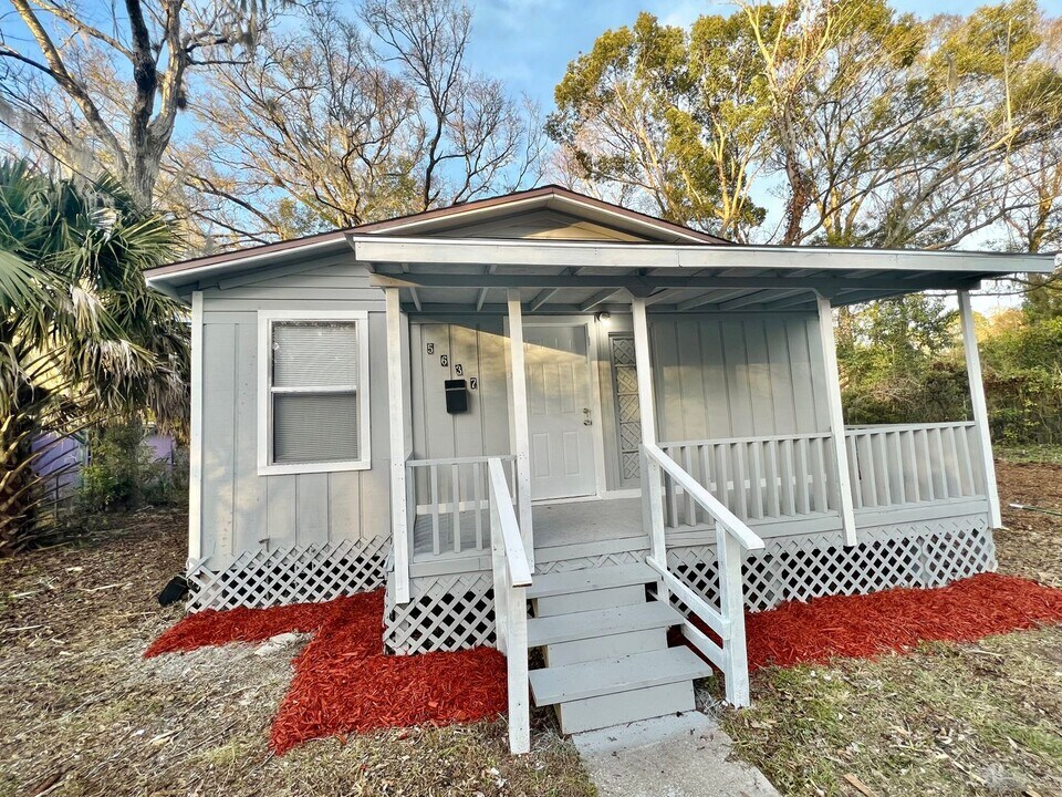 5637 Dunmire Ave in Jacksonville, FL - Building Photo