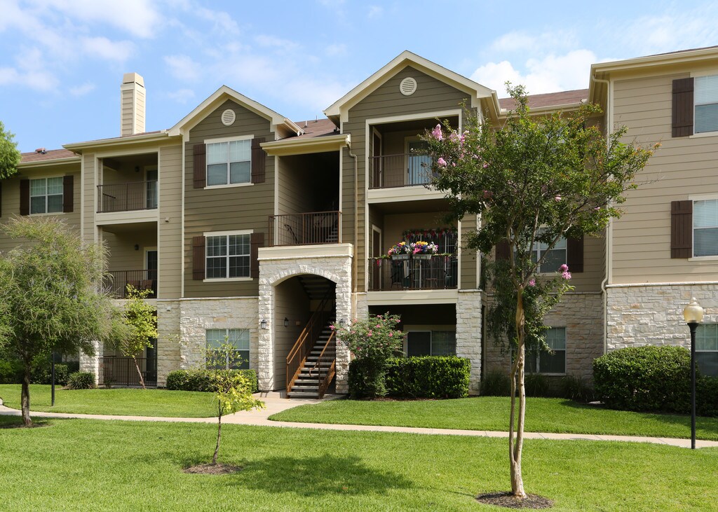 The Residence at CTM Apartments in Waco, TX