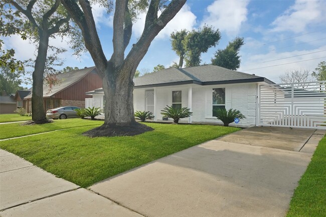 5215 Trail Lake Dr in Houston, TX - Building Photo - Building Photo