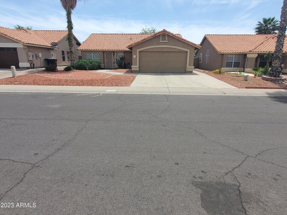 7541 W Calavar Rd in Peoria, AZ - Building Photo