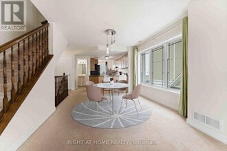 574 Chapman Mills Dr in Ottawa, ON - Building Photo - Building Photo