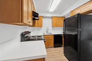 Alturas Cedar Hills in Beaverton, OR - Building Photo