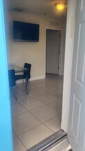 2347 Liberty St, Unit REAR in Hollywood, FL - Foto de edificio - Building Photo