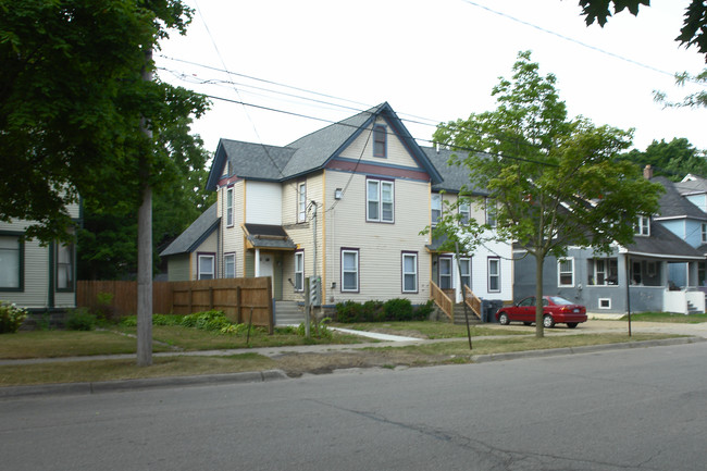 725-727 W Vine St in Kalamazoo, MI - Building Photo - Building Photo