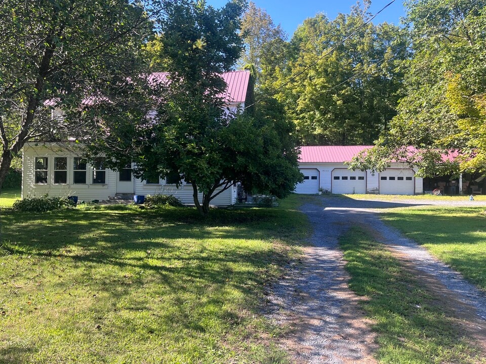 5552 Scotch Ridge Rd in Duanesburg, NY - Building Photo