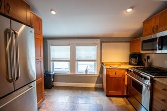 247 Savin Hill Ave, Unit 3 in Boston, MA - Building Photo - Building Photo