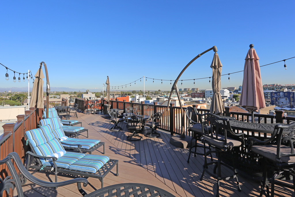Boardwalk Flats Ocean Front Studios Apartments in Venice, CA