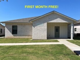 3050 Viking St in Denison, TX - Building Photo