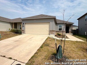 7125 Pisces Wy in Converse, TX - Building Photo