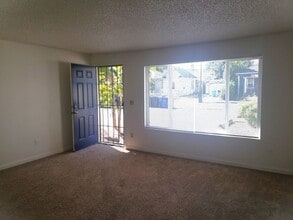 4452 SE 61st Ave in Portland, OR - Building Photo - Building Photo