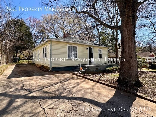 3115 Amay James Ave in Charlotte, NC - Building Photo - Building Photo