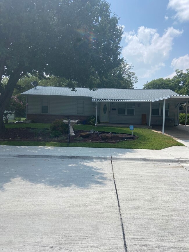 3517 Swan St in Haltom City, TX - Building Photo - Building Photo