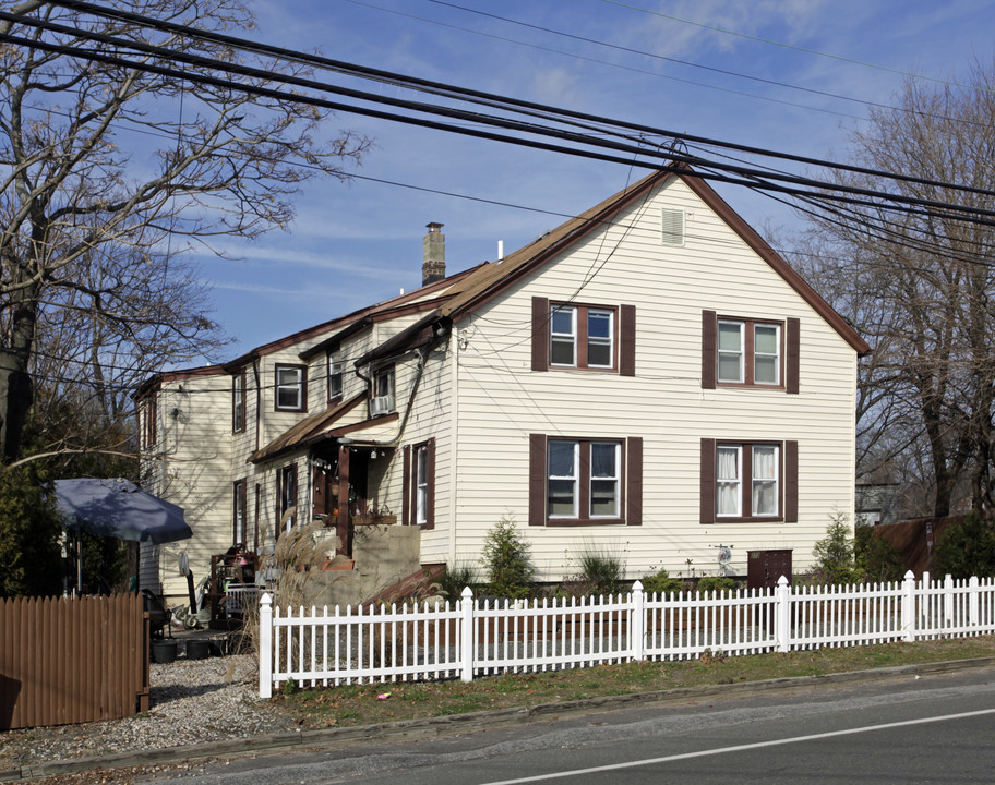 273 Broadway in Huntington Station, NY - Building Photo