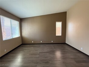 9613 Sterling Ridge Ave in Las Vegas, NV - Foto de edificio - Building Photo