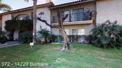 Casa Del Sol in Sherman Oaks, CA - Building Photo - Building Photo