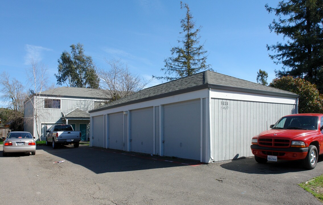 2560 Kenton Ct in Santa Rosa, CA - Building Photo