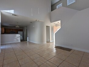 7233 Pinon Crest Ct in Las Vegas, NV - Building Photo - Building Photo