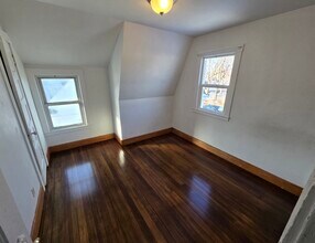 3905 18th Ave in Rock Island, IL - Building Photo - Building Photo