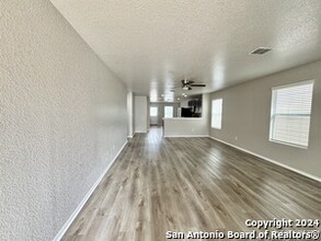 24318 Invitation Oak in San Antonio, TX - Foto de edificio - Building Photo