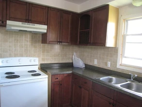531 Highland St, Unit #2 in Wyandotte, MI - Building Photo - Building Photo