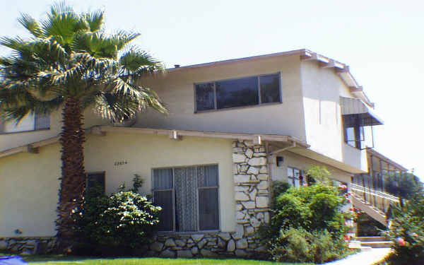 13654 Earlham Dr in Whittier, CA - Building Photo