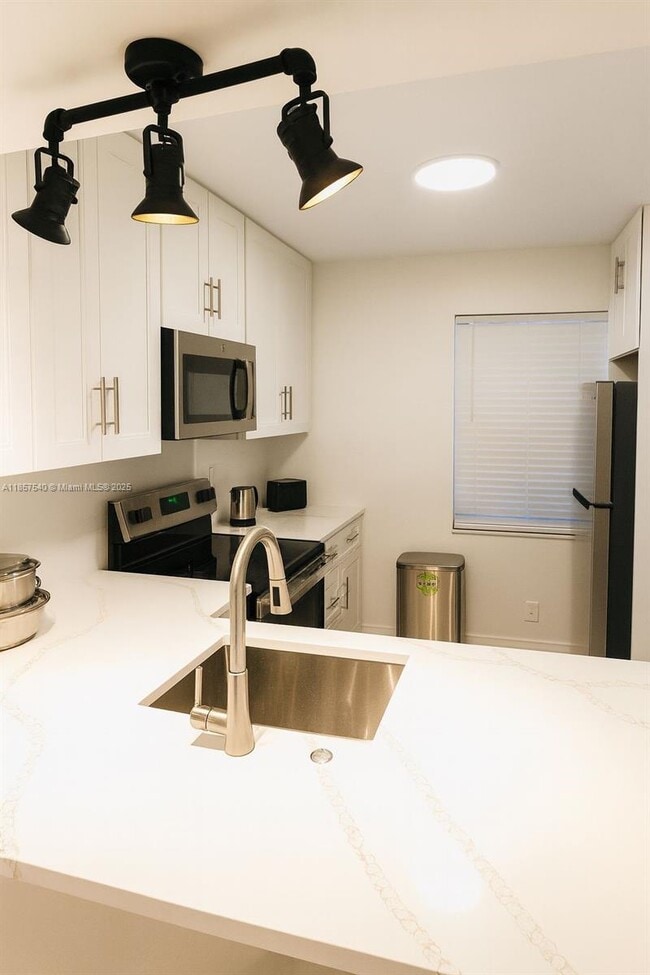 10501 W Broward Blvd in Fort Lauderdale, FL - Building Photo - Building Photo