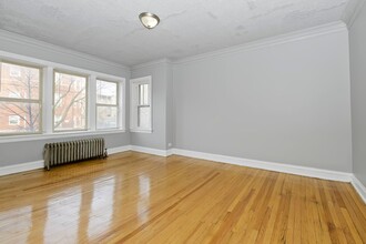 8004 S Eberhart Ave in Chicago, IL - Building Photo - Interior Photo