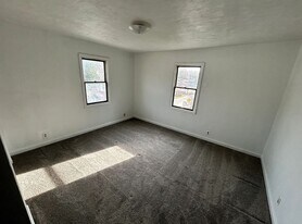759 Bower Hill Rd in Bridgeville, PA - Building Photo
