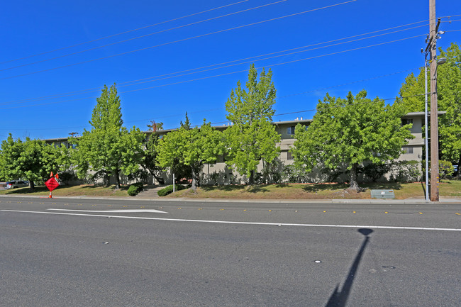 Bel Aire Garden Apartments in Roseville, CA - Building Photo - Building Photo