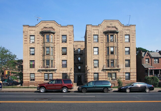 8678 Bay Pky in Brooklyn, NY - Foto de edificio - Building Photo