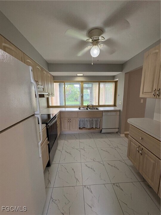 1735 Inlet Dr in North Fort Myers, FL - Building Photo