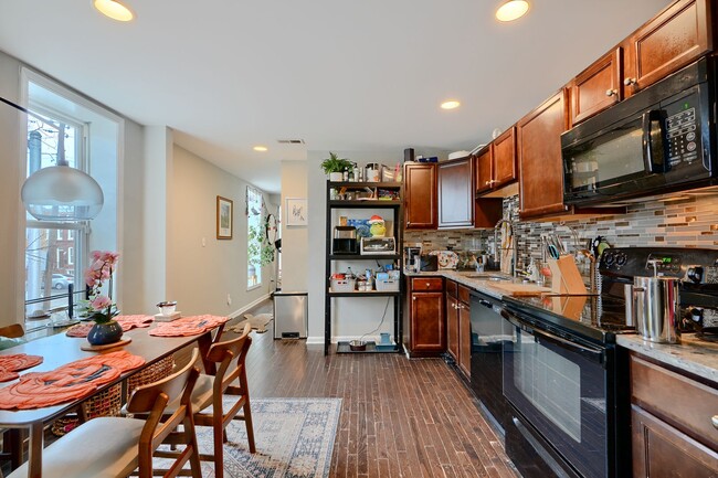 property at 1155 W Cross St