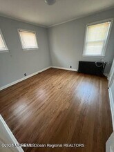 632 Palmer Ave in Middletown, NJ - Foto de edificio - Building Photo