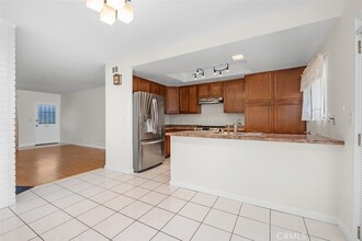13902 Yorba St, Unit 9C in Tustin, CA - Building Photo - Building Photo