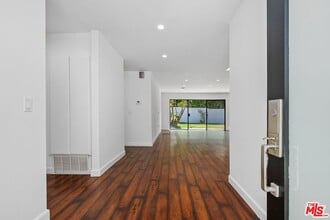 17157 Avenida De Santa Ynez in Los Angeles, CA - Building Photo - Building Photo