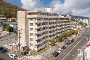 Embassy House in Honolulu, HI - Building Photo