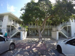 6835 Rue Versailles Dr in Miami Beach, FL - Building Photo - Building Photo