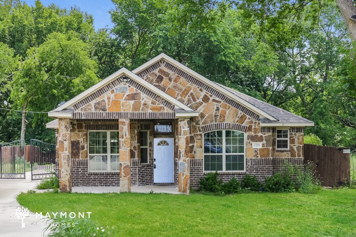 2220 Water Crest Ln in Glenn Heights, TX - Building Photo