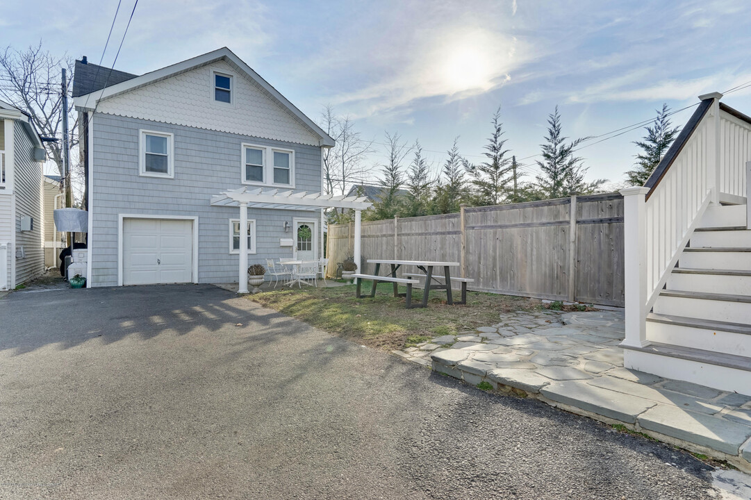 511 8th Ave-Unit -Rear in Belmar, NJ - Building Photo