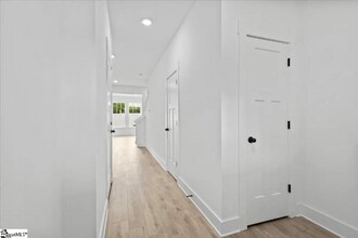 208 Curhill Ln in Simpsonville, SC - Foto de edificio - Building Photo