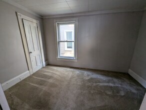 18 Charlotte Ave, Unit b. bottom in Bradford, PA - Building Photo - Building Photo