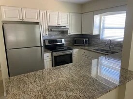 5003 21st St W in Bradenton, FL - Building Photo